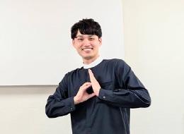 1096437